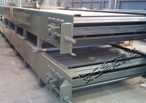 平板输送机加工现场