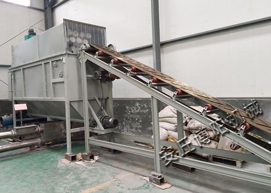 石灰粉自动拆袋机现场