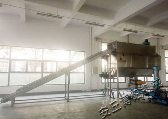 PE、PP颗粒自动破袋机使用现场