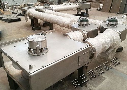 宠物饲料管链输送机生产现场