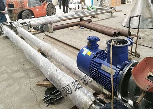 珍珠岩粉管链机制造现场