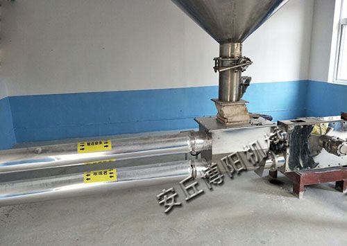 珍珠岩粉管链提升机现场图