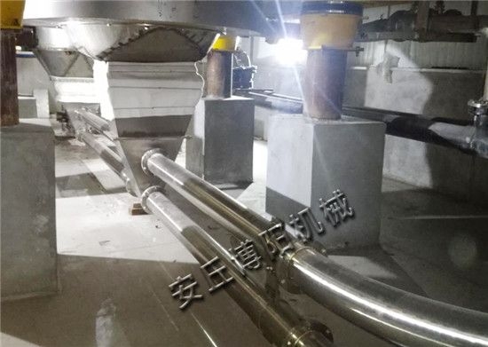 葵二酸管链输送机使用现场