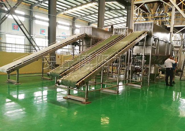 化工粉料自动拆包机的应用 自动拆包投料站赋能工业升级